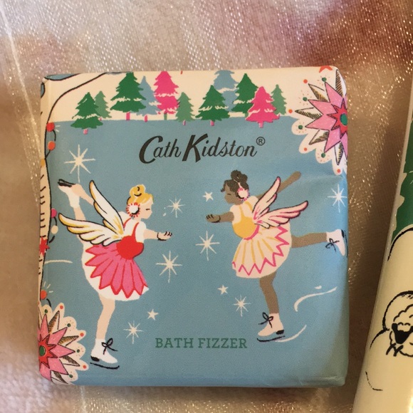 Cath Kidston Beauty Treats Holiday Sampler NWOT Mini Fizzer Soap Lip Balm Trio - Picture 2 of 15